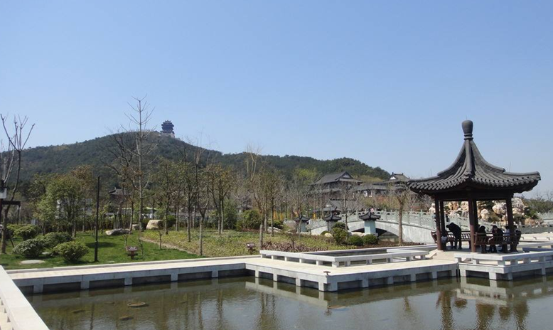 data-lemmaid="1515957">临沂经济开发区 /a>西北角的皇山,为