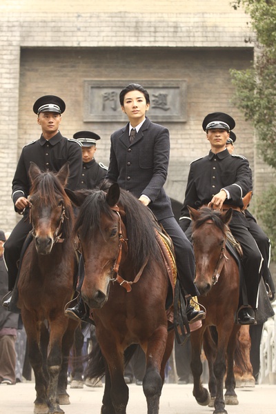  p>《竞雄女侠·秋瑾》是一部由 a href="#" data-lemmaid="6110953">