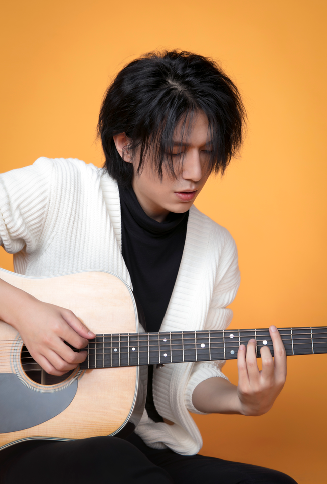  p data-id="gnbpk4epyj">许八斗, i>曾用名许峰, /i>中国内地男歌手