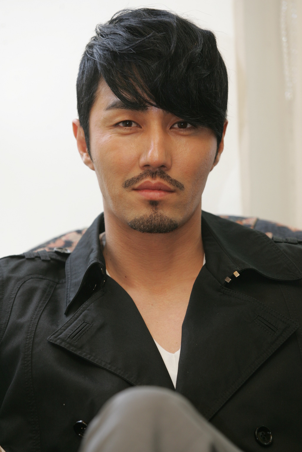  p>车胜元,1970年6月7日出生于韩国京畿道安养市,韩国男演员,模特.