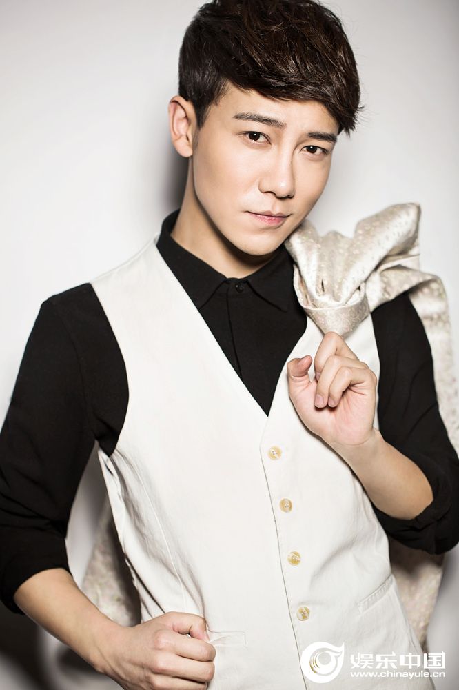 郭子渝,原名郭威,19