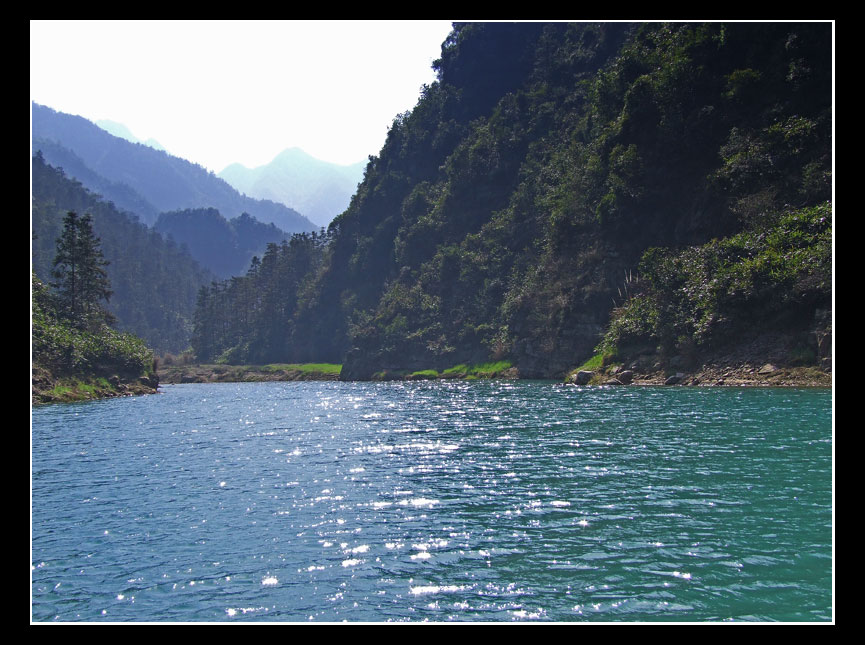 发源雪峰山脉凤凰山,流域为又兰镇,桥头,花古, 入平溪江,再入资水,是