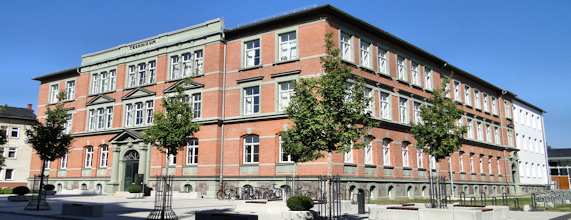  p> b>伊尔梅瑙工业大学 /b>是德国小有名气的国立 a href="#" data