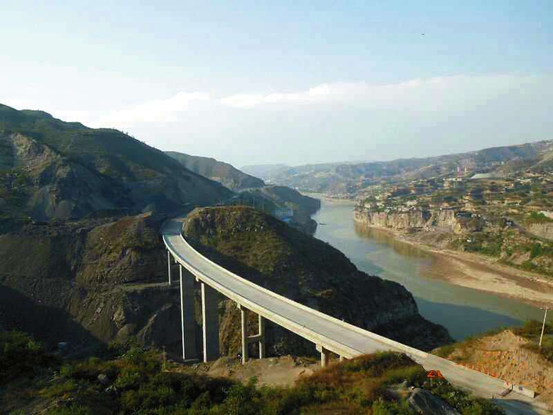 说是中国的"1号公路",它是一条沿着黄河西岸串联陕西4市12县50多景点