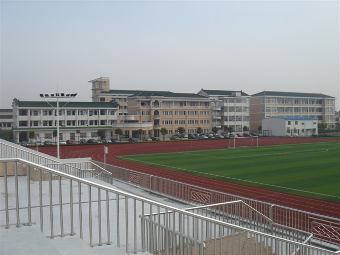 成立于2000年,是常州市第一所公办九年一贯制学校;随着教育形式发展和