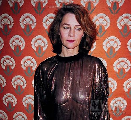  p>夏洛特·兰普林 i>(charlotte rampling) /i>,1946年2月5日生于