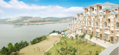 s6">香泉湖国际度假中心项目位于南京市西南部,地处安徽省和县香泉镇