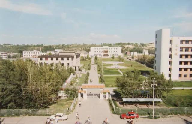  p>呼伦贝尔学院( i>hulunbuir university /i>)位于内蒙古自治区东部