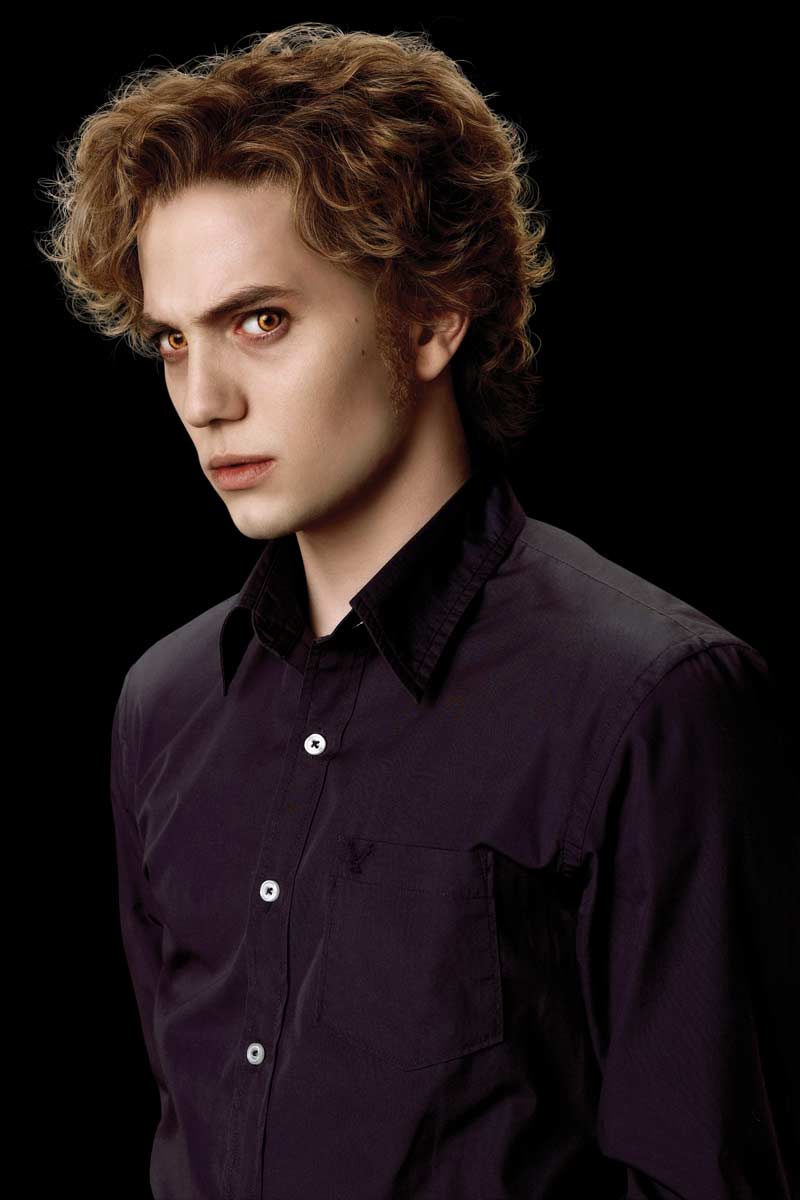  p>杰克逊·拉斯波恩(jackson rathbone),1984年12月21日出生于新加坡