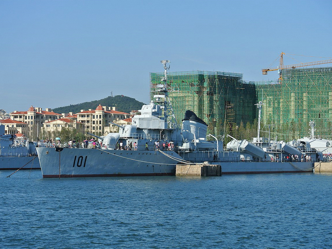 101鞍山舰