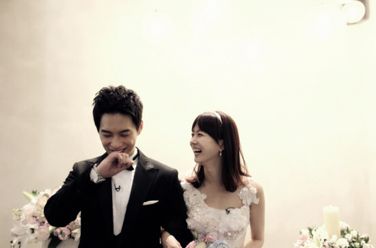 《我们结婚了》是2011年 a target="_blank" href="/item/韩国