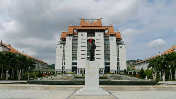  p>厦门大学嘉庚学院创办于2003年,是经教育部批准,由厦门大学和厦门