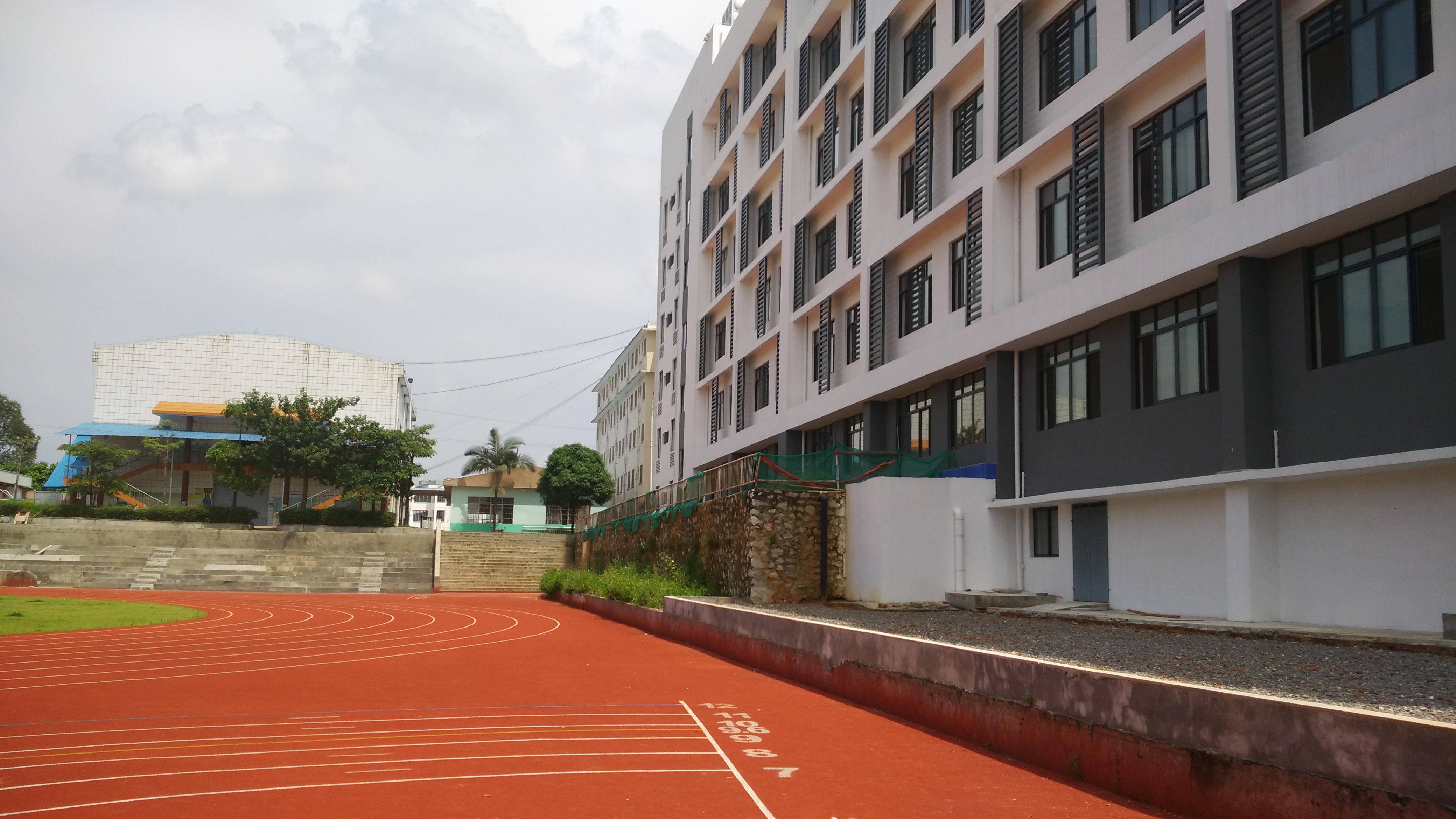  p> a href="#" data-lemmaid="15398843">来宾市第八中学 /a>创办于