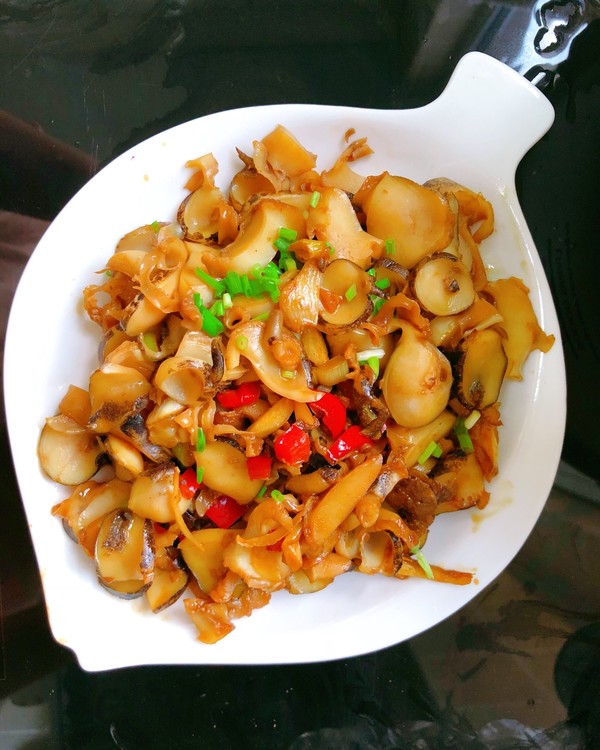 海螺肉怎么做汤萝卜 海螺肉配什么材料煲汤比较好