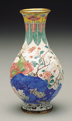  p>清康熙画珐琅玉堂富贵瓶是铜胎,侈口,削肩,梨腹瓶.