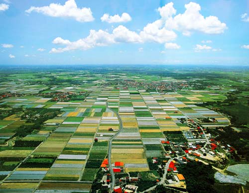 ">嘉南平原 /a>,位于 a target="_blank" href="/item/台湾省/761219"