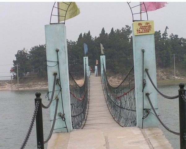 data-lemmaid="123469">临河 /a>,有两座石矶,相距约1里,上有很大的人