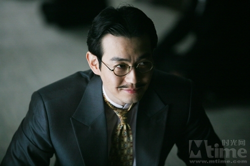  p>《京城往事》是根据小说《千年之光》改编的动作喜剧电影,由郑勇基