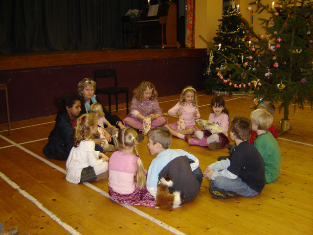 游戏/1228482" data-lemmaid="1228482">民间游戏 /a>,流行于中国各地