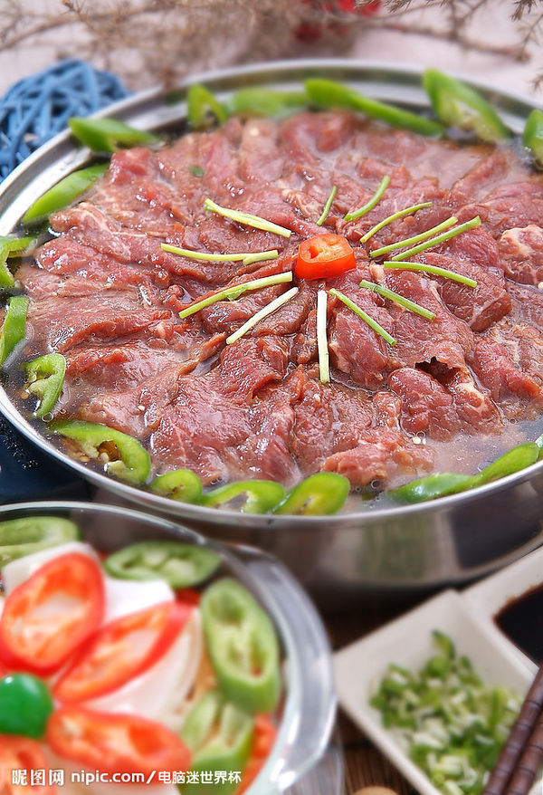  p>牛肉火锅是一道菜品,制作原料主要有 a href="#" data-lemmaid="