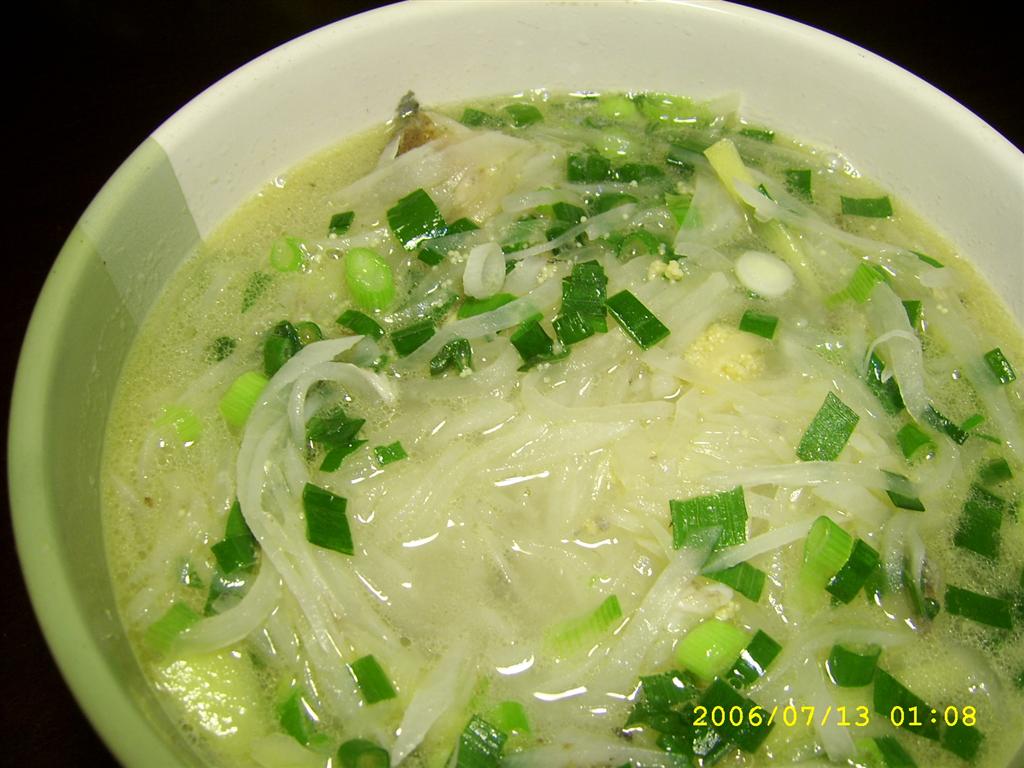  p>萝卜丝 a target="_blank" href="/item/鲫鱼">鲫鱼 /a>汤是一道色