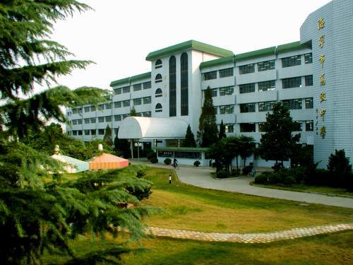 school),简称"海高",又称华东师范大学附属海宁市高级中学,由海宁市