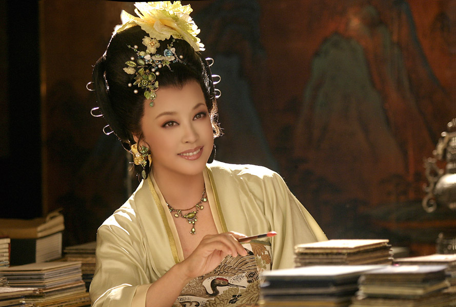 ">吴因易 /a>编剧, a target="_blank" href="/item/刘晓庆/18440"