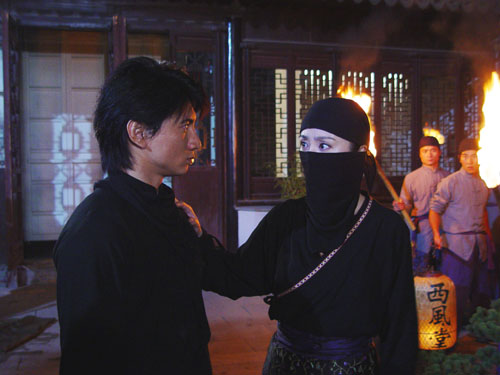  p>《风满楼》是2004年出品的民国剧情电视剧,该剧由 a target="