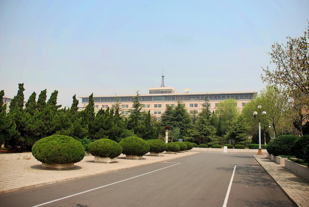 ʯְҵѧԺʷչ1956ֵ1.7Ԫ