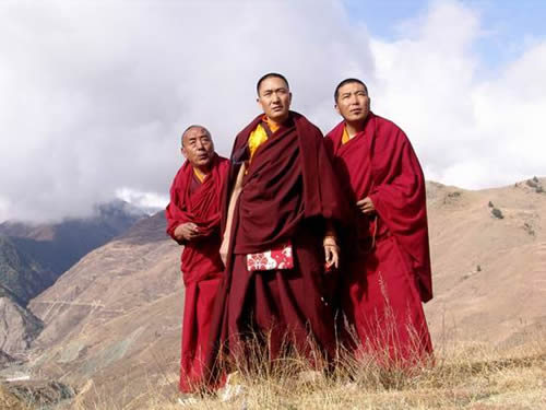 多布杰,1953年5月1日出生于西藏自治区山南市错那县卡达乡,中国