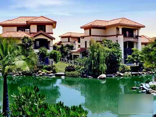 ">蓝山锦湾占地约27万平方米,总建筑面积约27万平方米,产品有独栋别墅