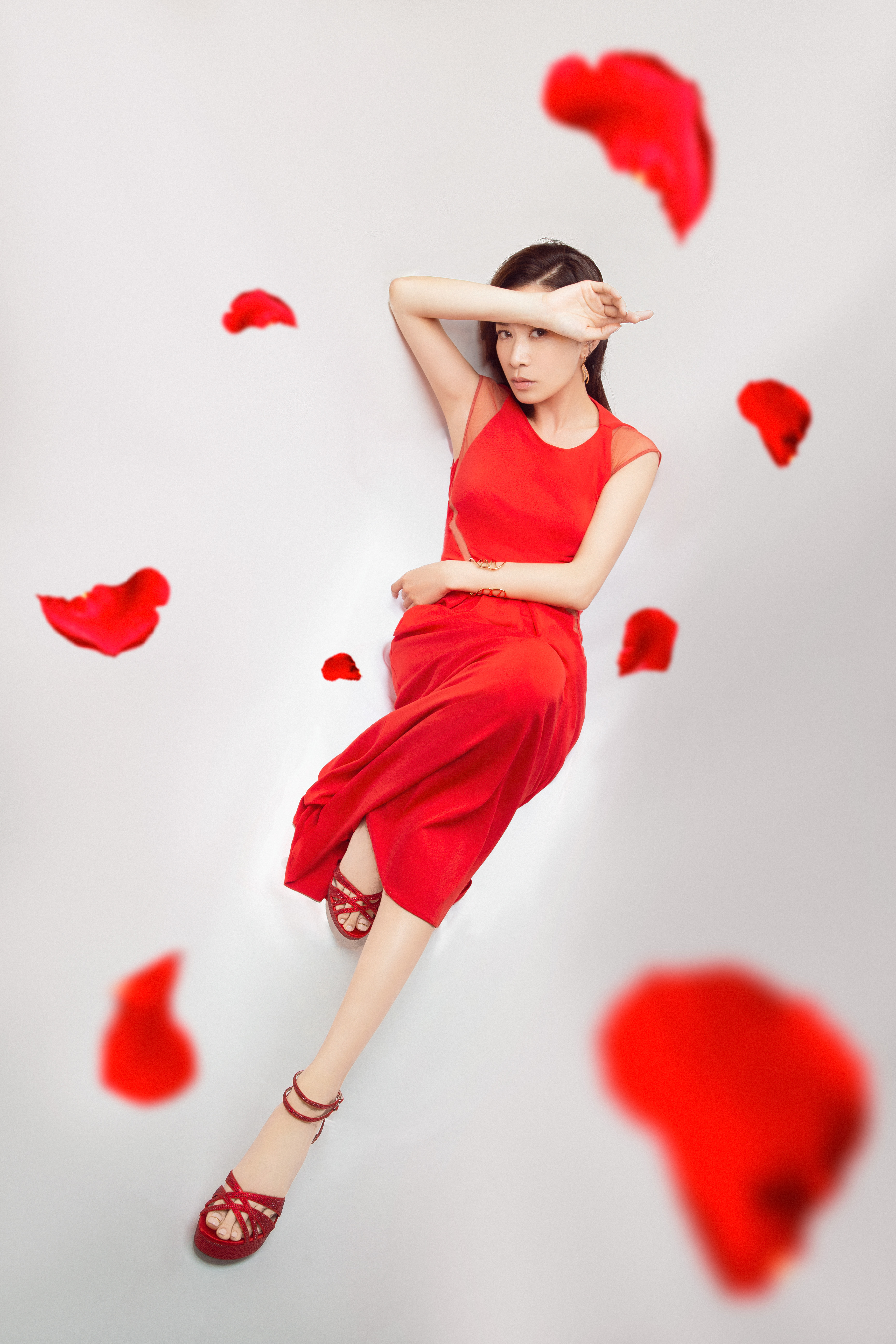  p>佘诗曼,1975年5月28日出生于香港,中国香港女演员,毕业于 a target