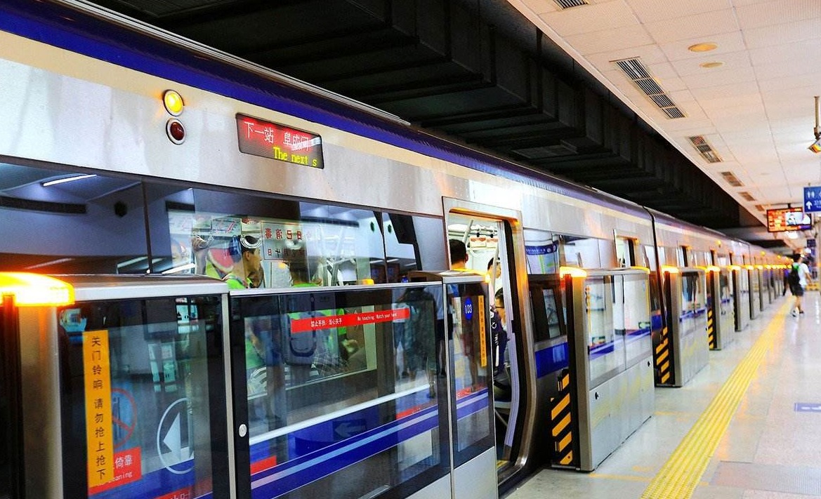  p>北京地铁2号线(beijing subway line 2),是中国第一条环形地铁线路