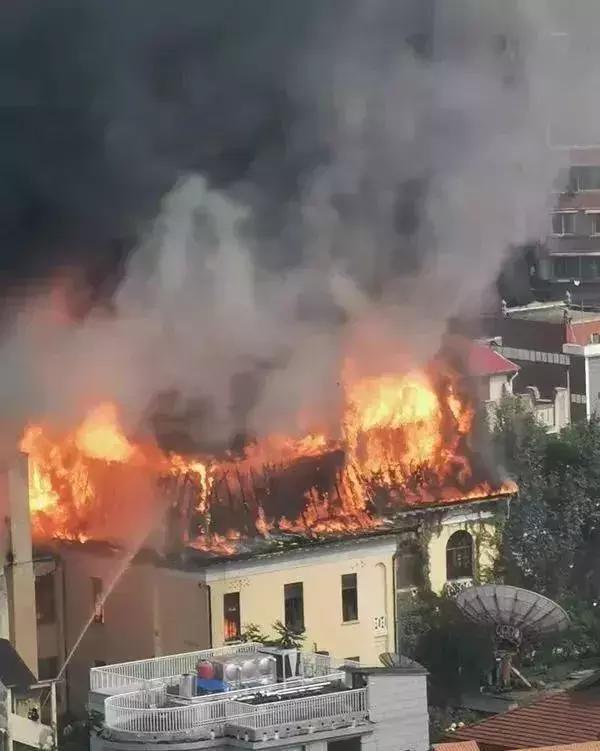 7月14日江汉饭店火灾事故