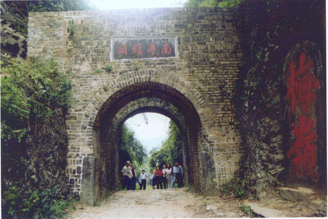  p>梅岭风景区位于 a href="#" data-lemmaid="19438118">江西省 /a> 