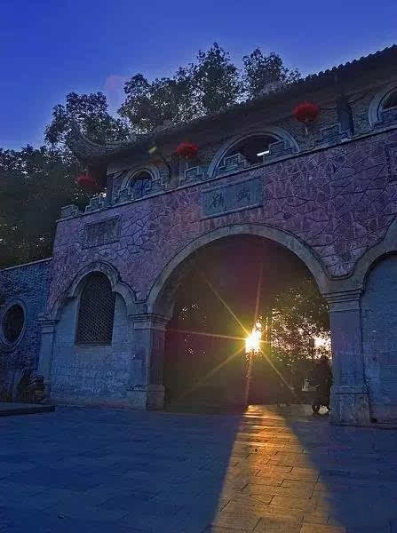 ">武岭门,位于 a target="_blank" href="/item/浙江">浙江 /a>奉化 a