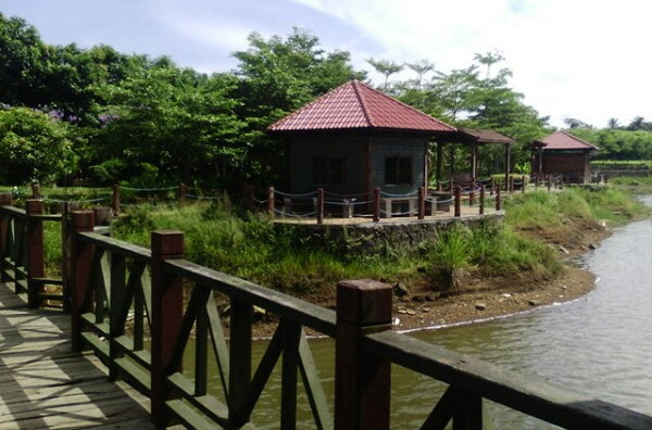  p>高坞休闲农庄餐馆类型:农家菜,地址;浙江省富阳市受降镇银湖村.