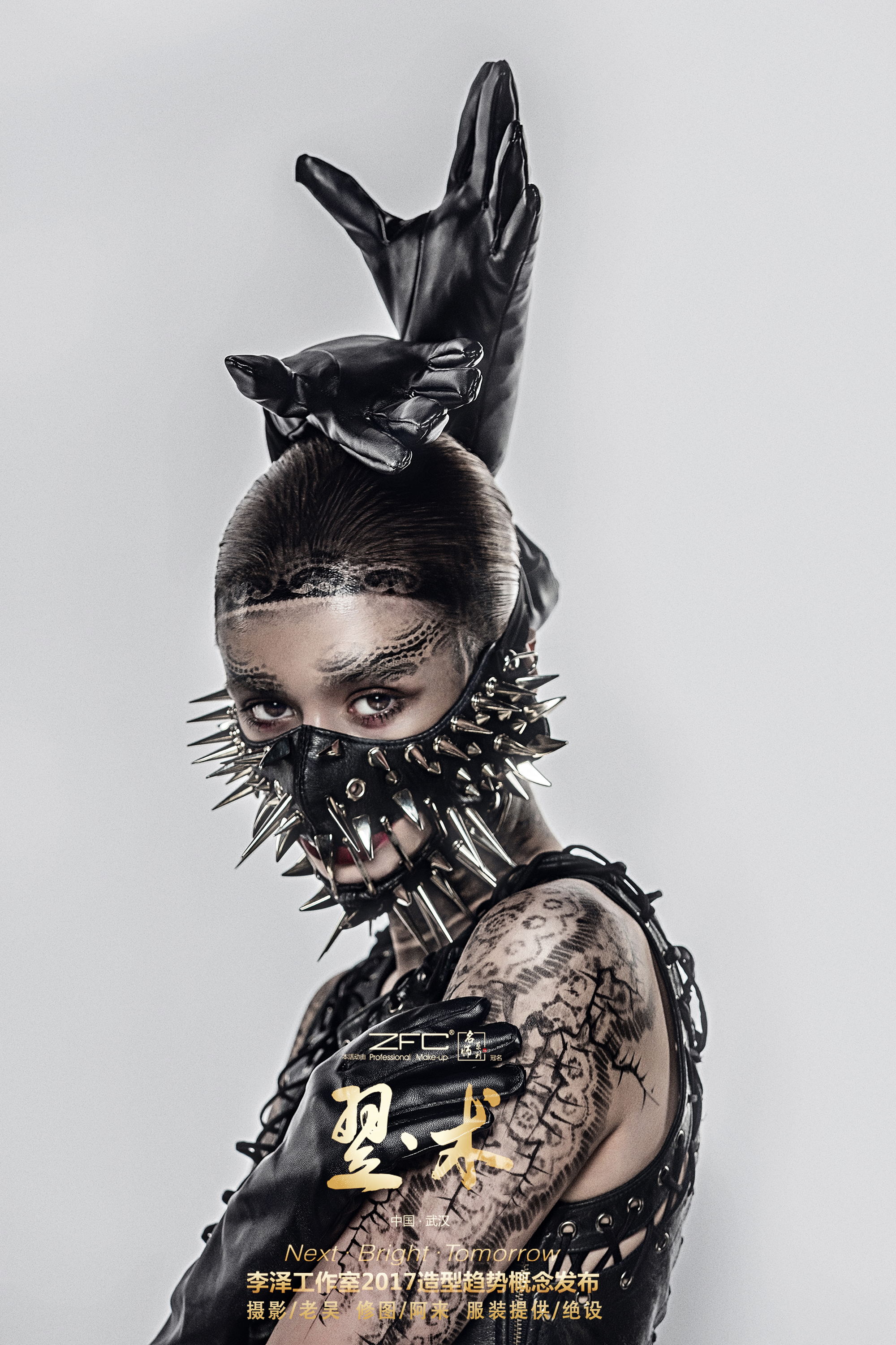  p>李泽,男,彩妆造型艺术家,李泽工作室创始人. /p>