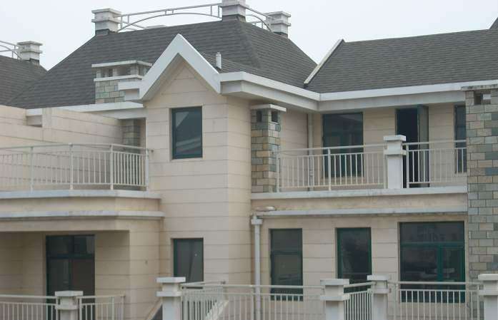  p>清风别墅位于上海市金山区金山大道以北,龙翔路以南,卫零北路以西