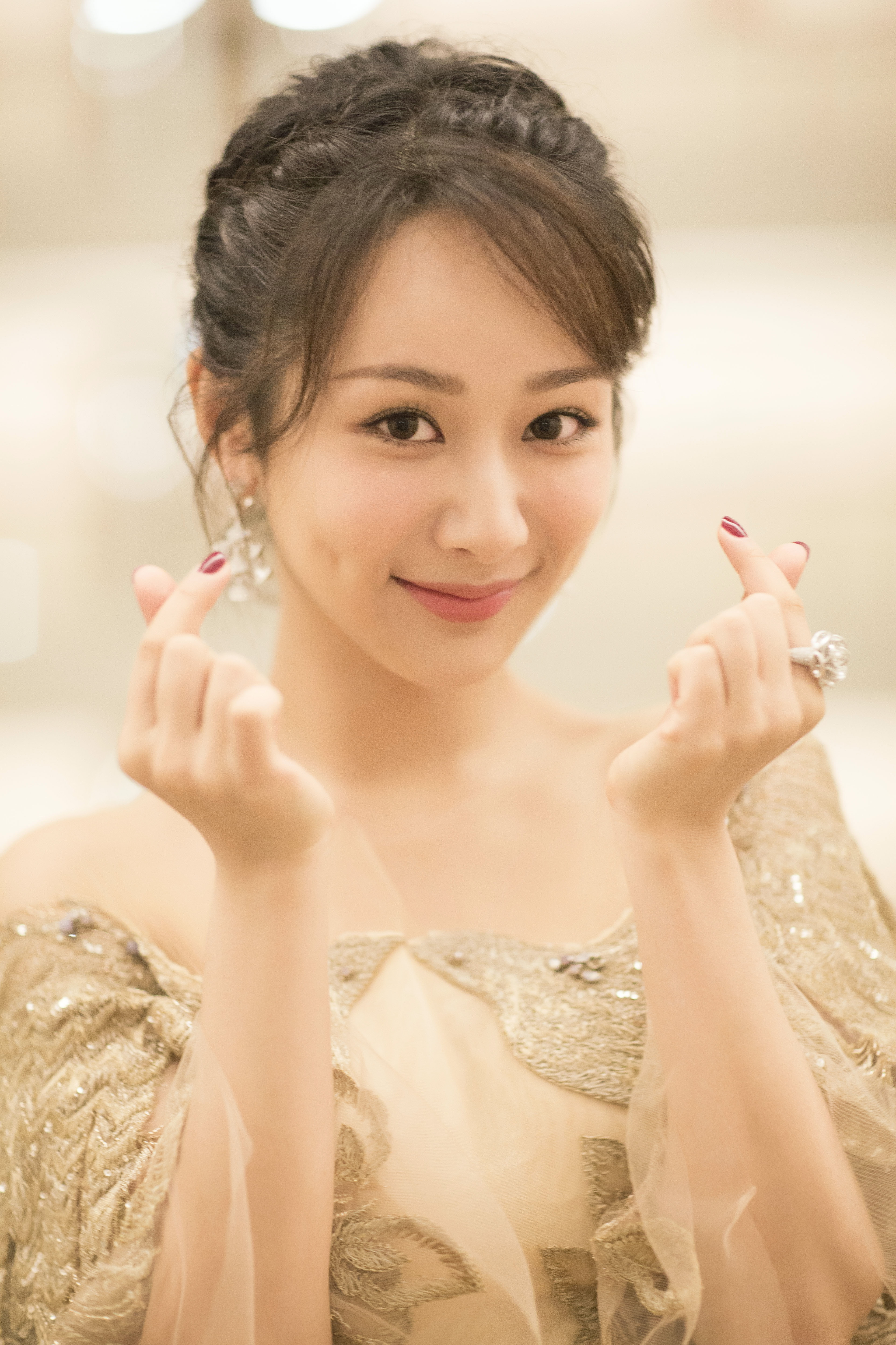  p>杨紫,1992年11月6日出生于北京市,毕业于 a target="_blank" href=