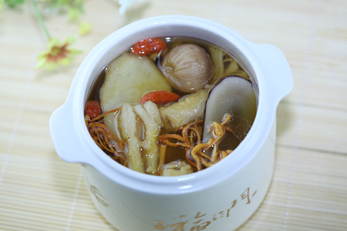 清补凉煲鸡脚汤