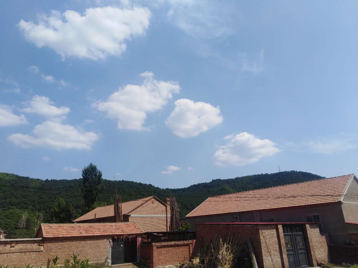  p>三沟镇甲皮山村位于 a target="_blank" href="/item/承德县