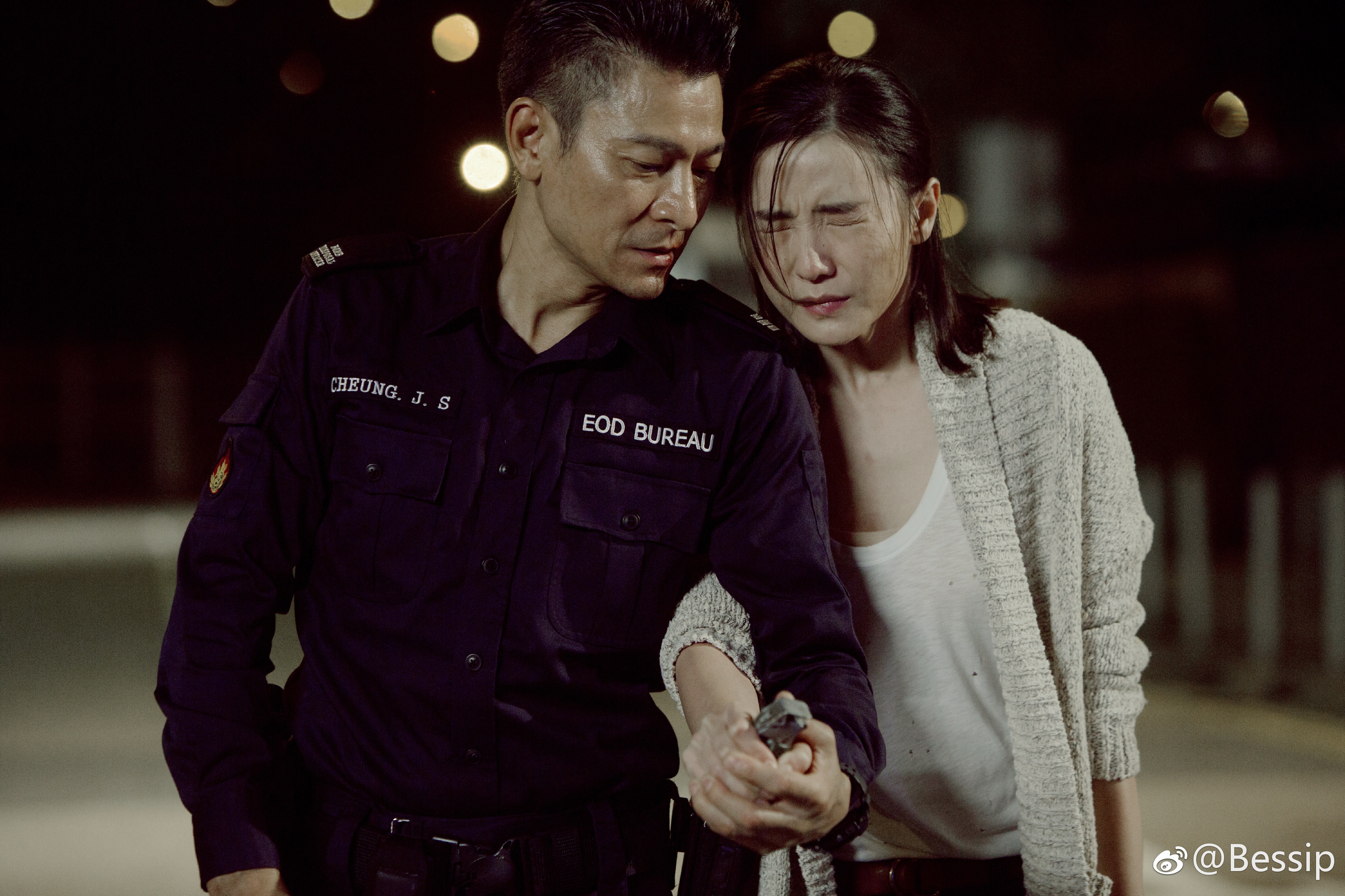  p data-id="gnx43xd4t5">《拆弹专家》是由 a target="_blank" href=