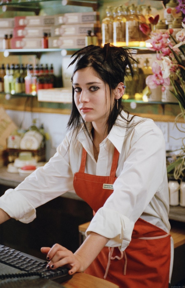  p>丽兹·卡潘(lizzy caplan),1982年6月30日出生于美国加利福尼亚州