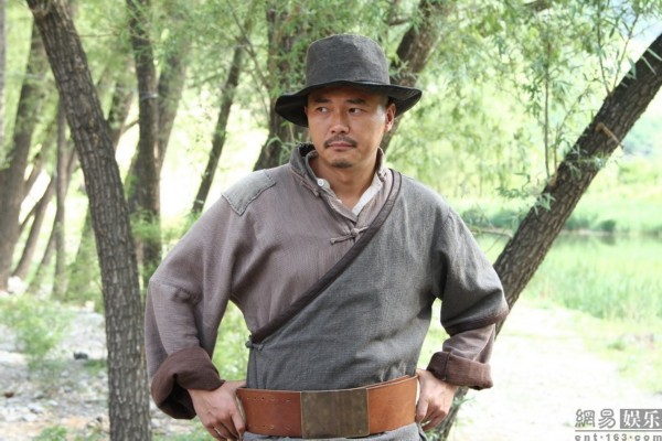  p>海顿,1971年出生,毕业于北京科技管理大学艺术系,中国演员,导演