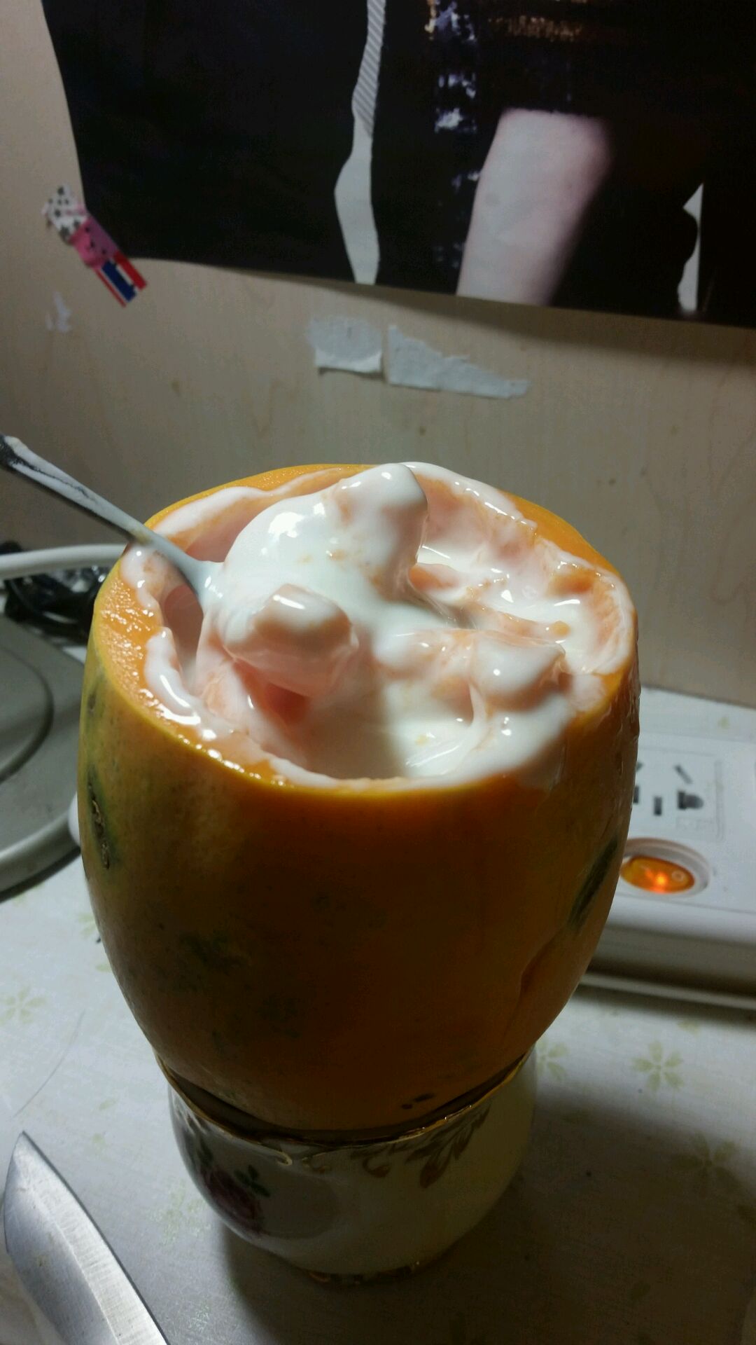  p>木瓜蜂蜜酸奶面膜是一种由木瓜,酸奶,蜂蜜等做成面膜,酸奶中的乳酸