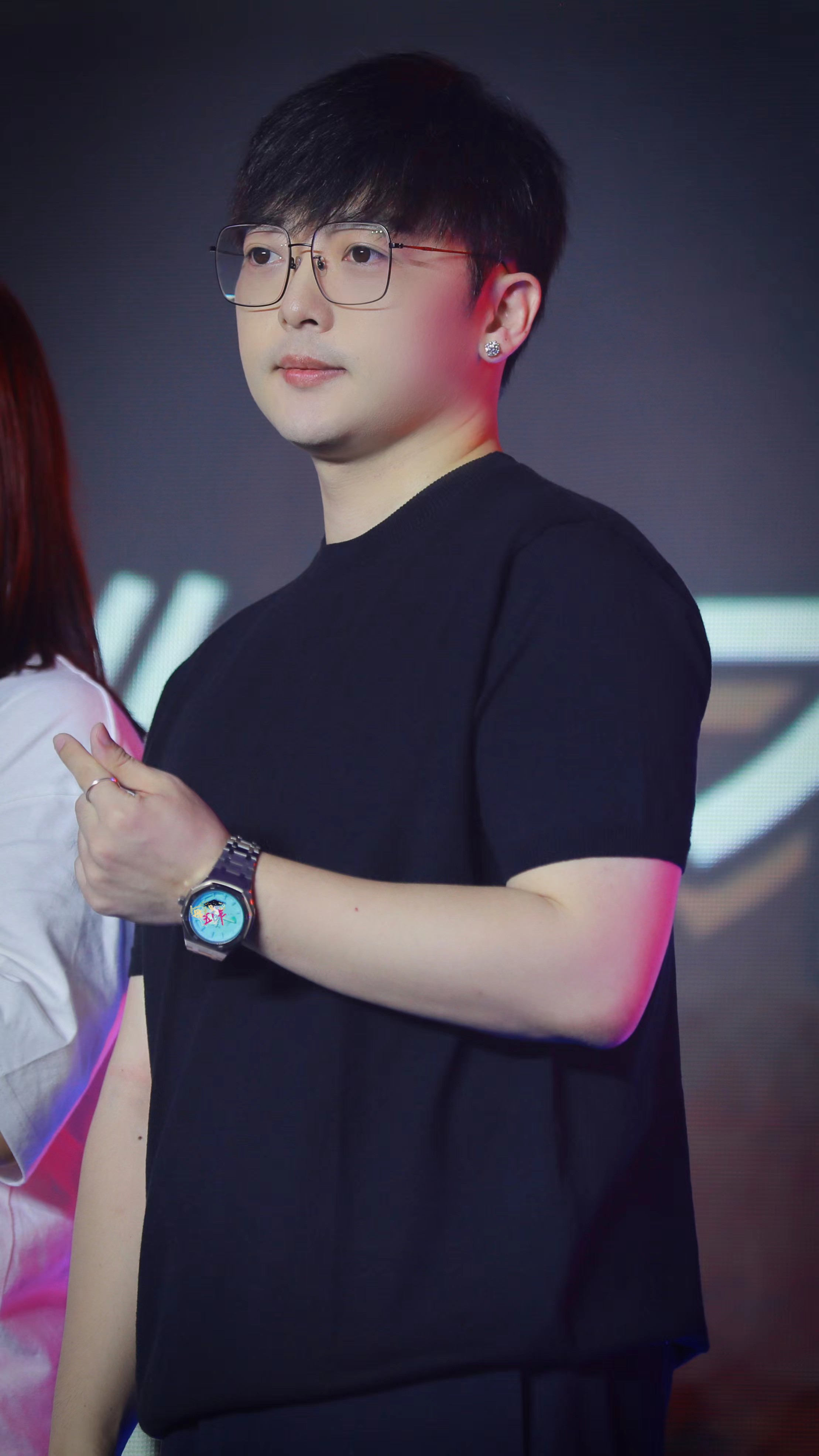  p data-id="gm3itycr2q">凌飞,中国内地配音演员.