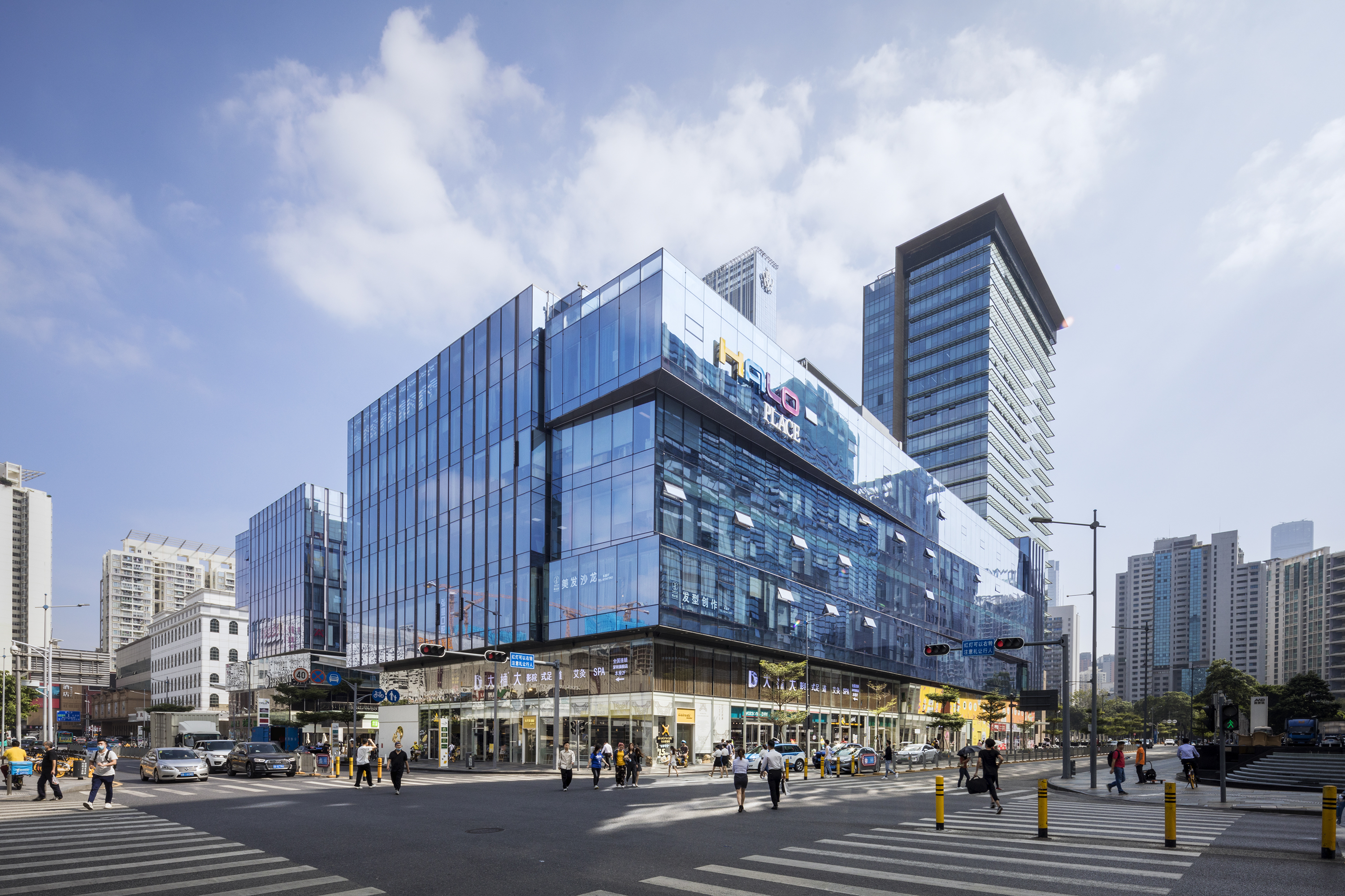 总体量约为12万㎡,是集高端商务办公,潮玩街区商业于一体的商务综合体