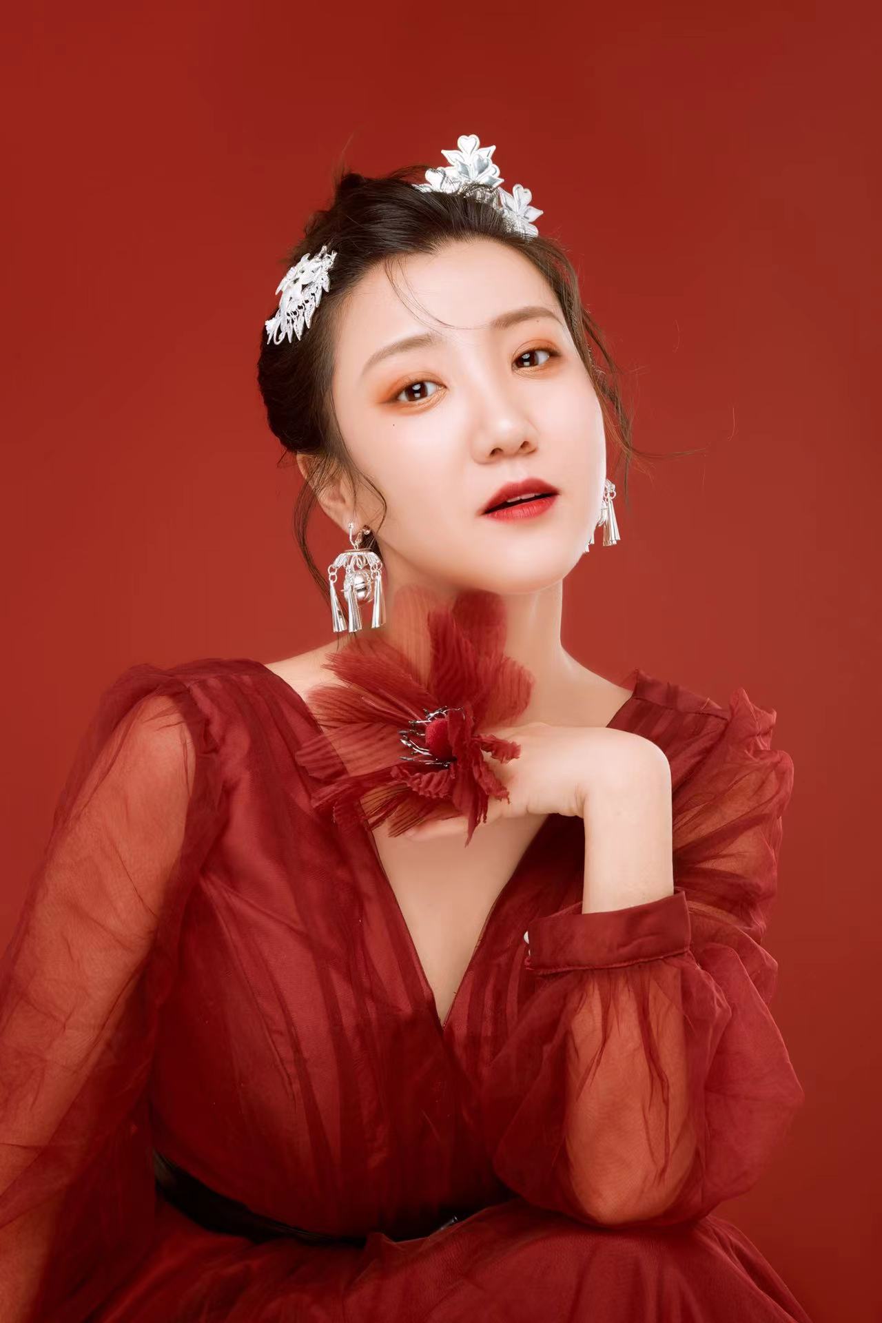  p data-id="gnaq7jg8vz">王蔷,中国内地女演员,毕业于上海戏剧学院 