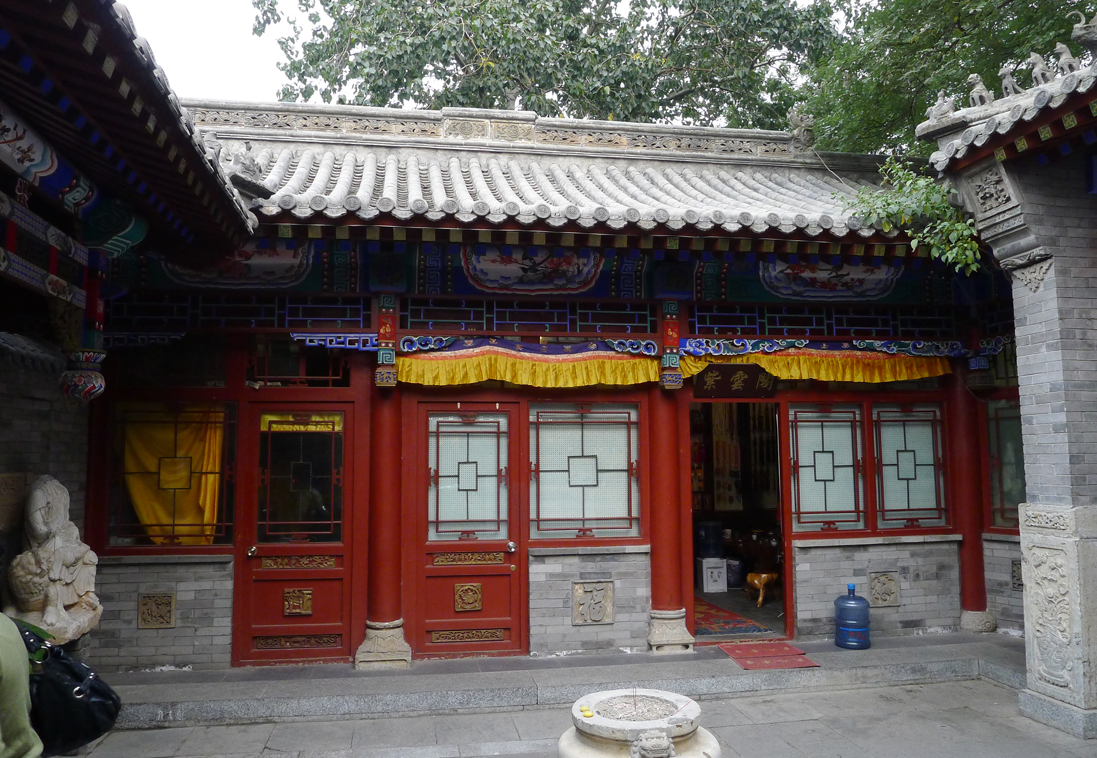  p>北京松堂斋民间雕刻博物馆坐落于国子监街3号,是全国首家以民间